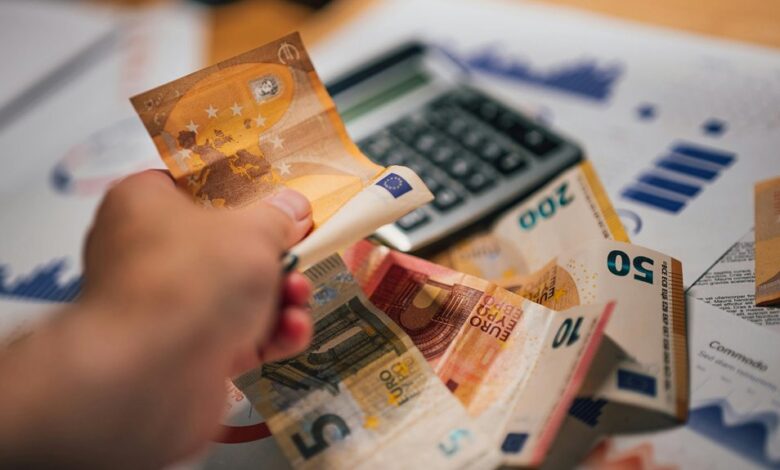calculating and valuing success fees