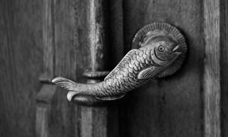 unique and comfortable handle